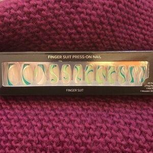 NIB Finger Suit Press on Nails Greenery Coffin